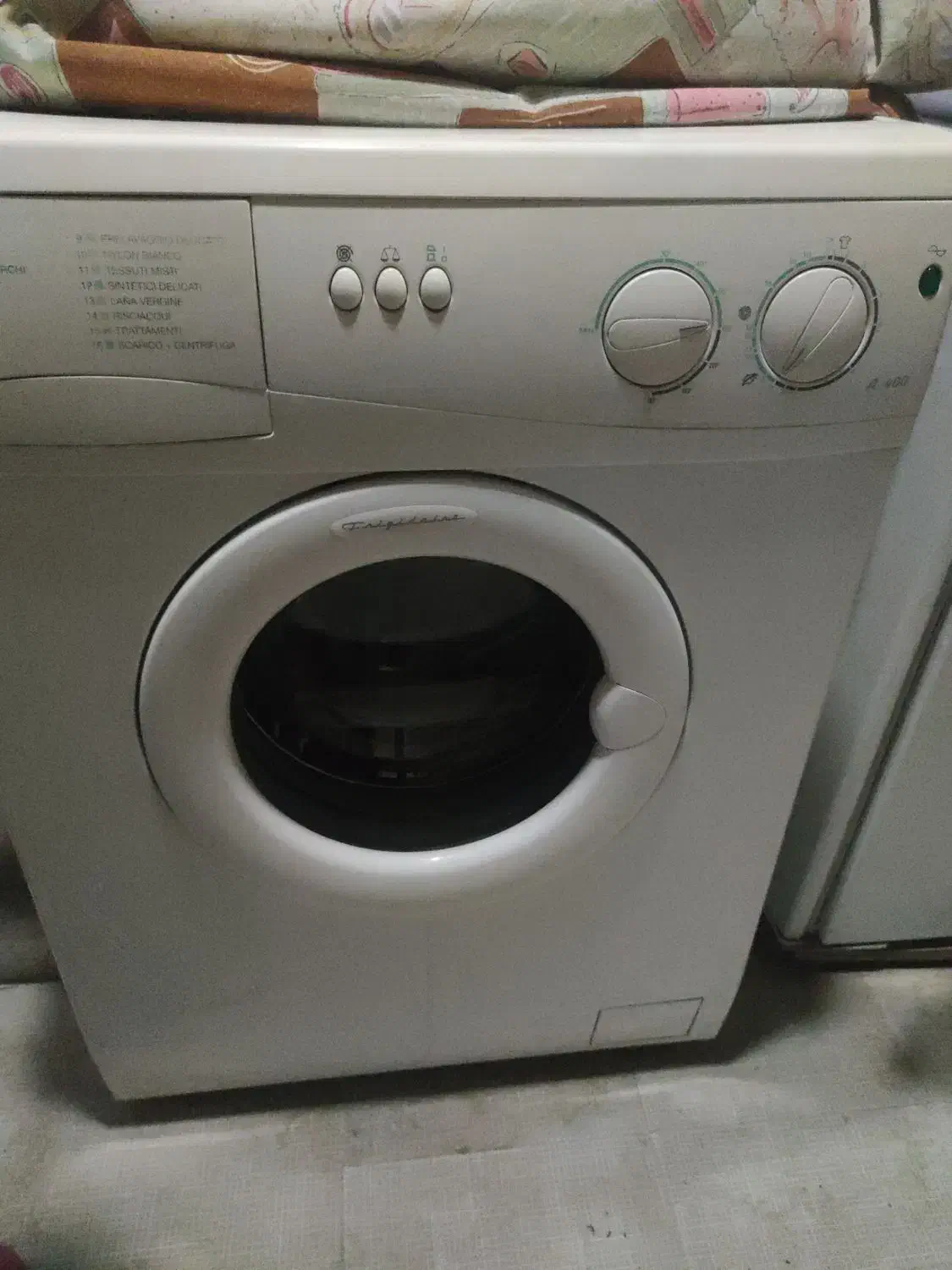 ماشین لباسشویی اتوماتیک فریجیدر ایتالیایی اصل|ماشین لباسشویی و خشک‌کن لباس|صدرا-فارس, فاز ۱|دیوار