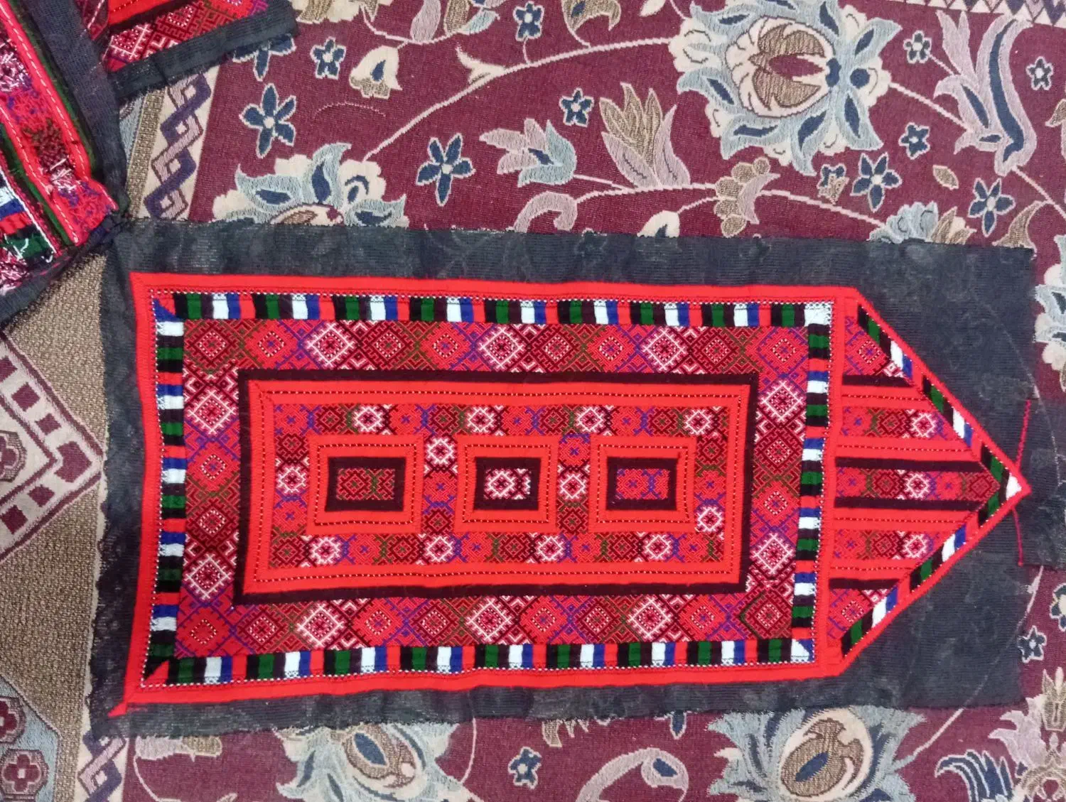 دو عدد زی استین|لباس|سراوان, |دیوار