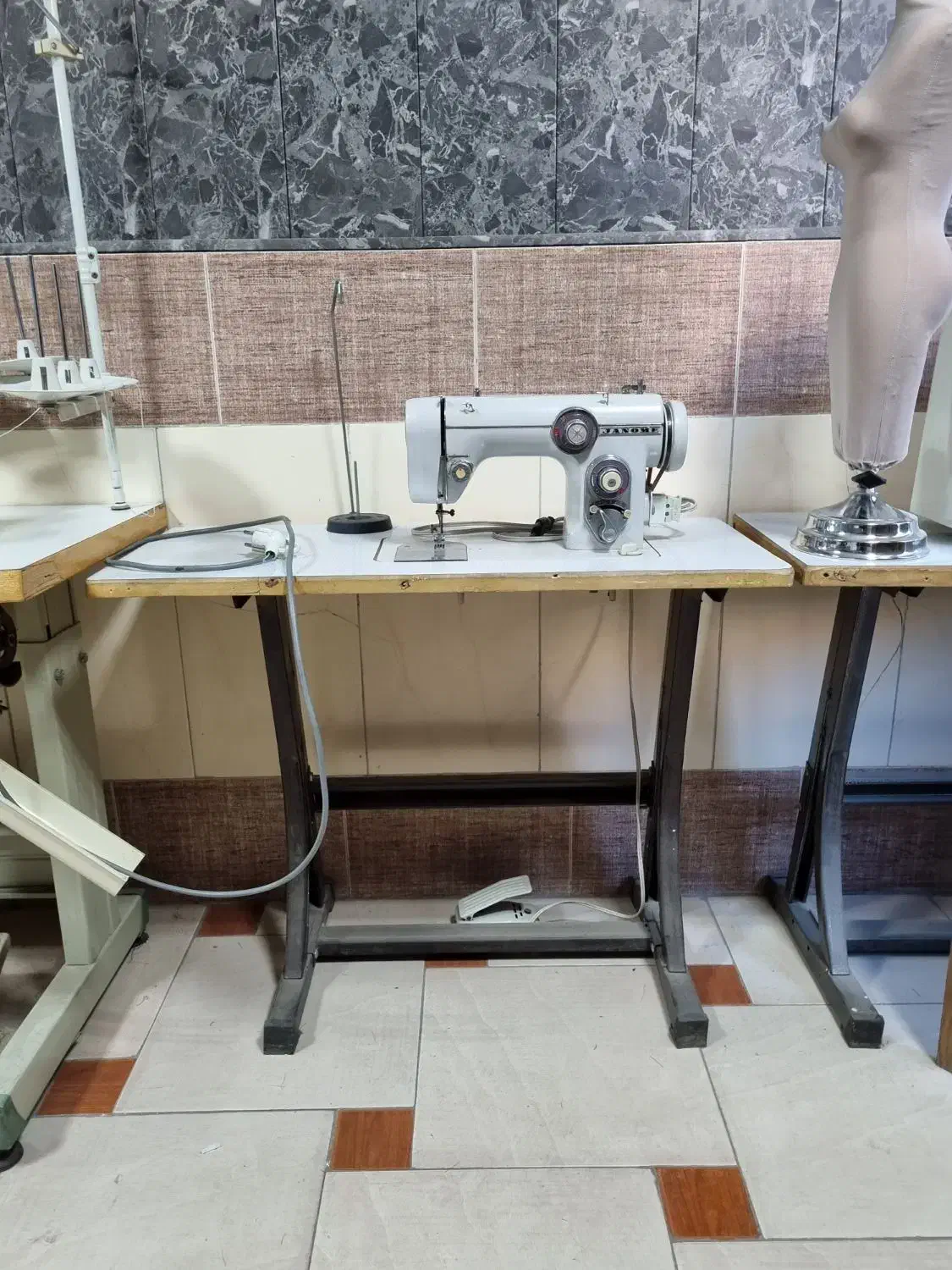 چرخ و سردوز|چرخ خیاطی و ریسندگی|رباطکریم, رباطکریم|دیوار