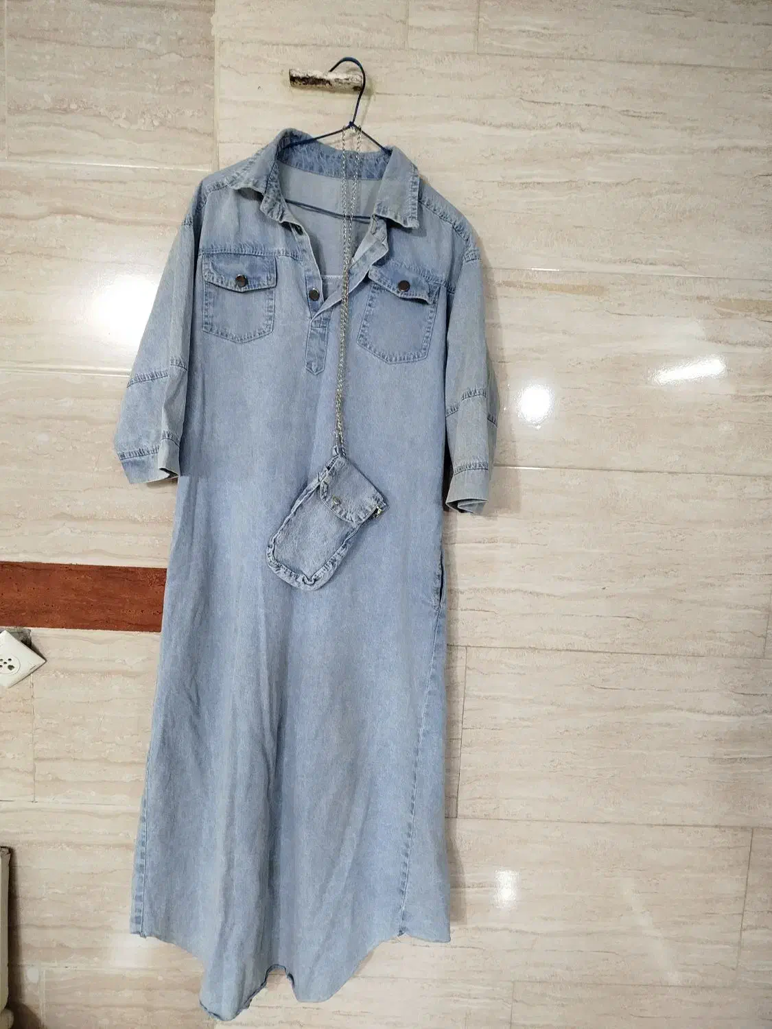 مانتو لی|لباس|ری, سیزده آبان|دیوار