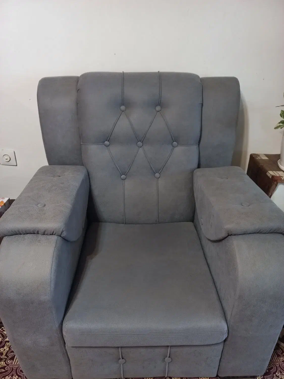 فروش فوری مبل ۷ نفره به اضافه میز عسلی|مبلمان خانگی و میز عسلی|نوشهر, |دیوار