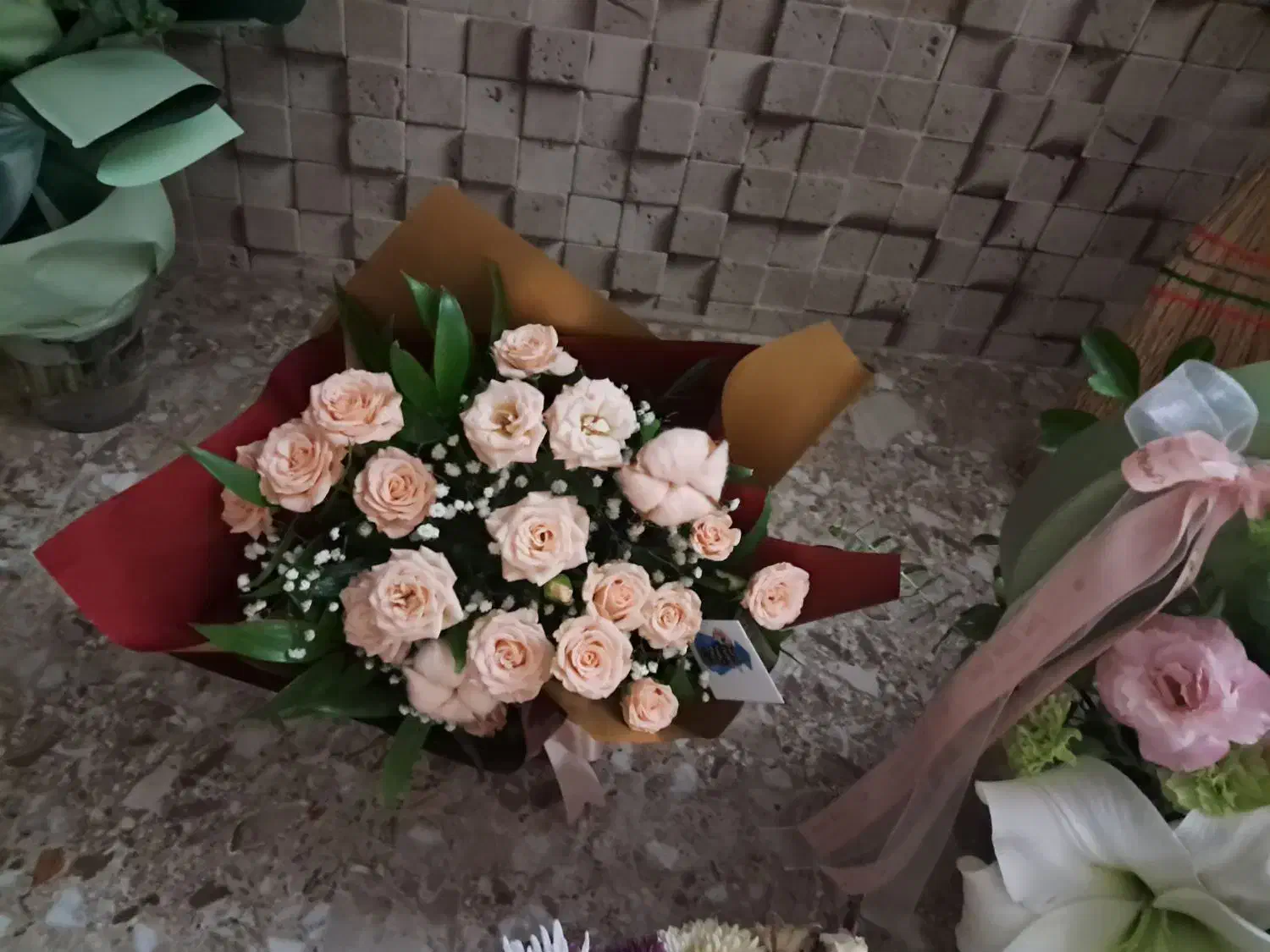 گل رز و لیلیوم فروشی|گل و گیاه طبیعی|آران و بیدگل, |دیوار