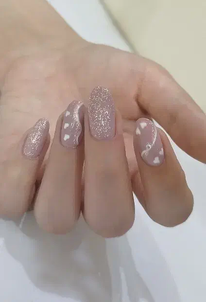 کاشت مژع و ناخن|خدمات آرایشگری و زیبایی|خرمآباد, |دیوار