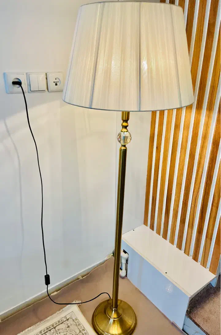 اباژور ایستاده|چراغ خواب و آباژور|بروجرد, |دیوار