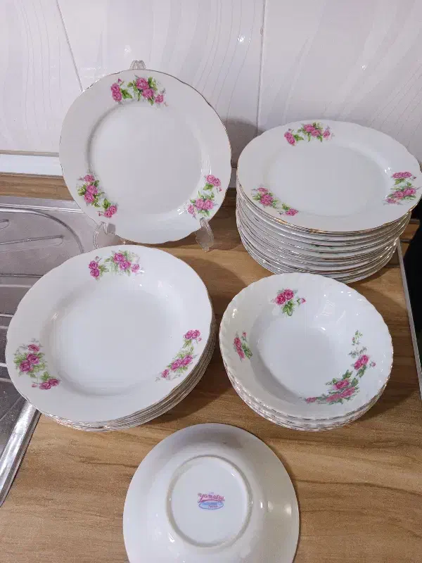 ظرف گل سرخی|ظروف سرو و پذیرایی|رباط‌کریم, مسکن مهر آبشناسان|دیوار