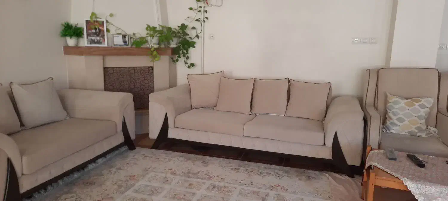 مبل کرم روشن با قیمت عالی|مبلمان خانگی و میز عسلی|قائم‌شهر, |دیوار