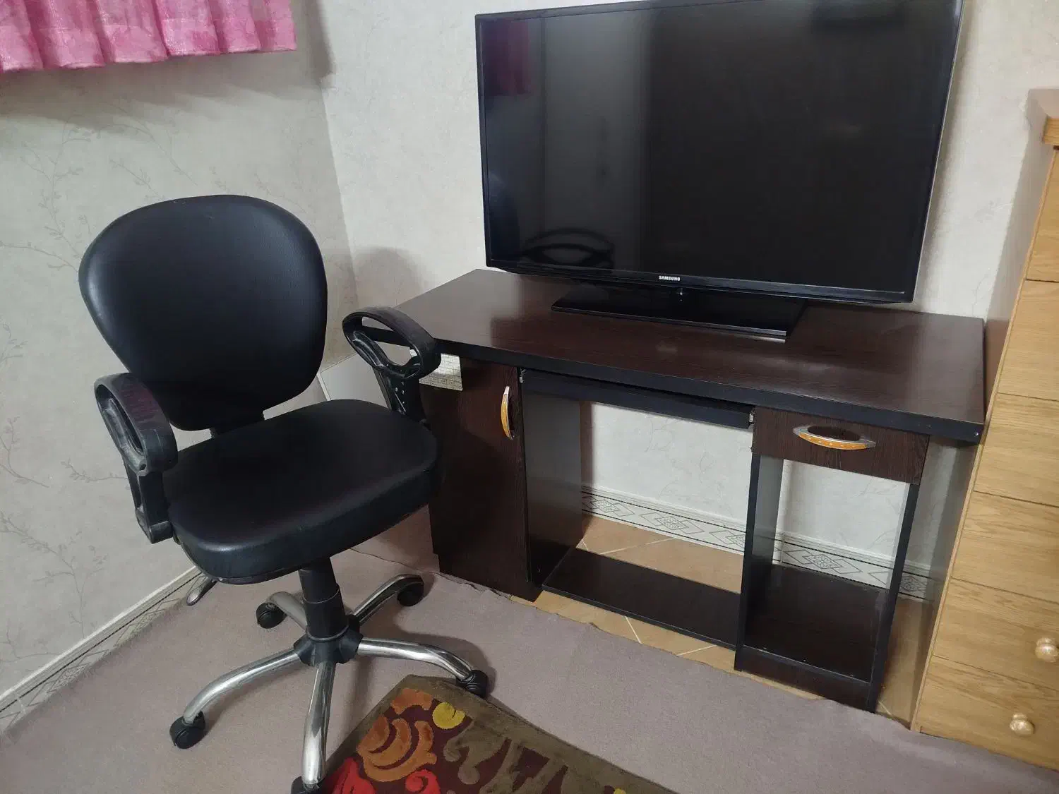 میز و صندلی و تلویزیون|میز تحریر و کامپیوتر|پاکدشت, پاکدشت (مامازند)|دیوار