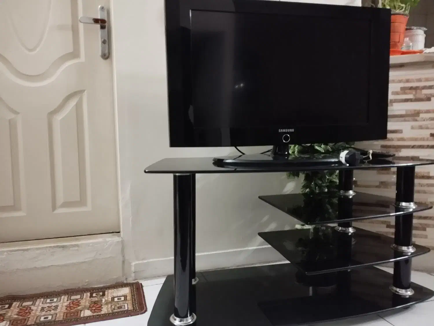 میز و تلویزیون سامسونگ ۳۸ اینچ|تلویزیون و پروژکتور|تهران, راه آهن|دیوار