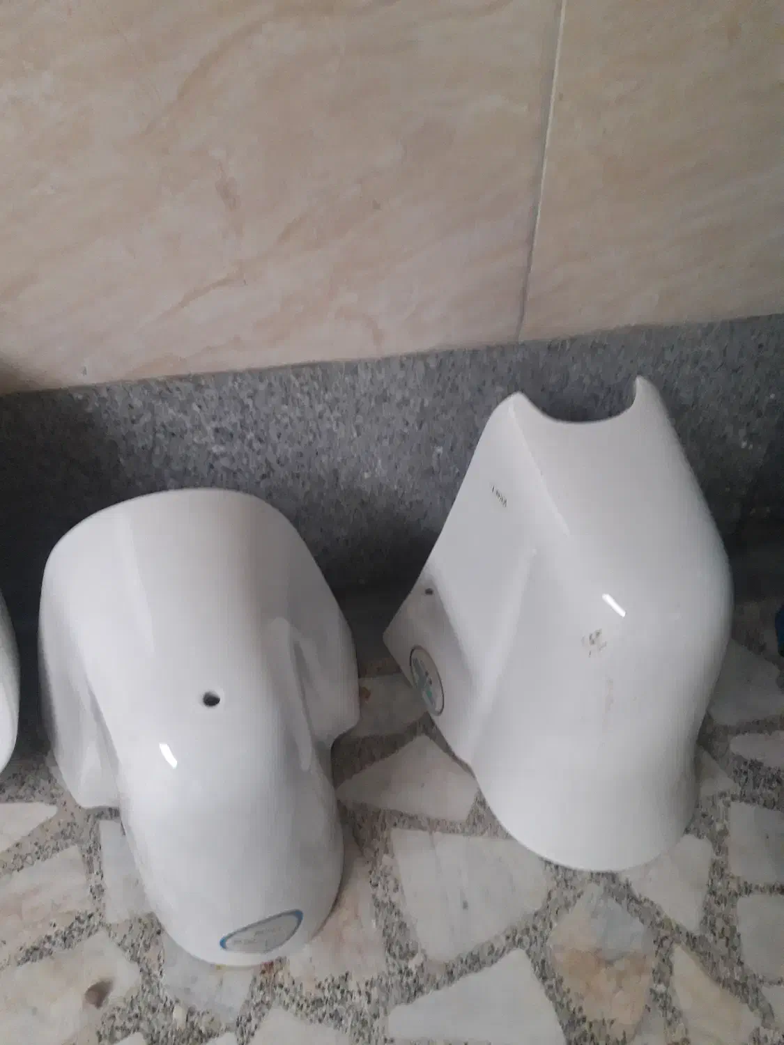 روشویی و۲تا نیم پایه|لوازم سرویس بهداشتی|رشت, معلم|دیوار