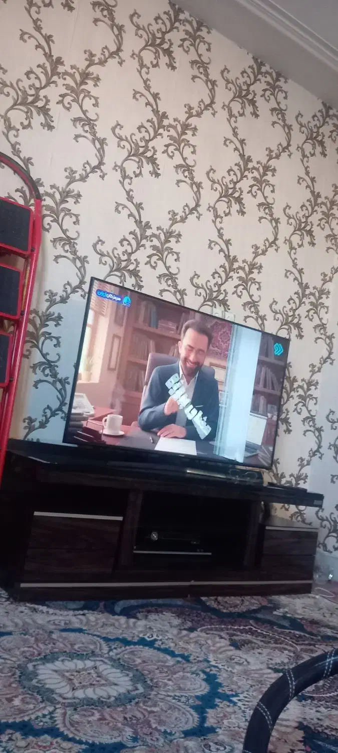 تلویزیون ۵۰اینچ|تلویزیون و پروژکتور|هشتگرد, هشتگرد قدیم|دیوار