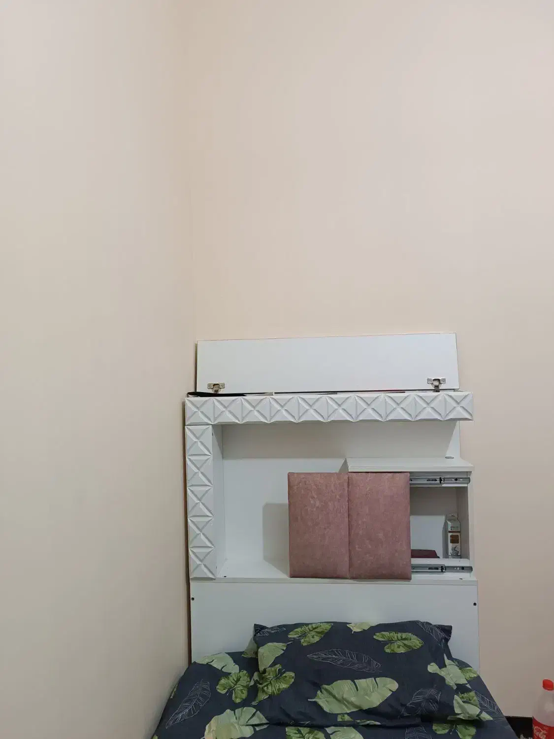 تخت جوان یک نفره|تخت و سرویس خواب|پرند, فاز ۶|دیوار