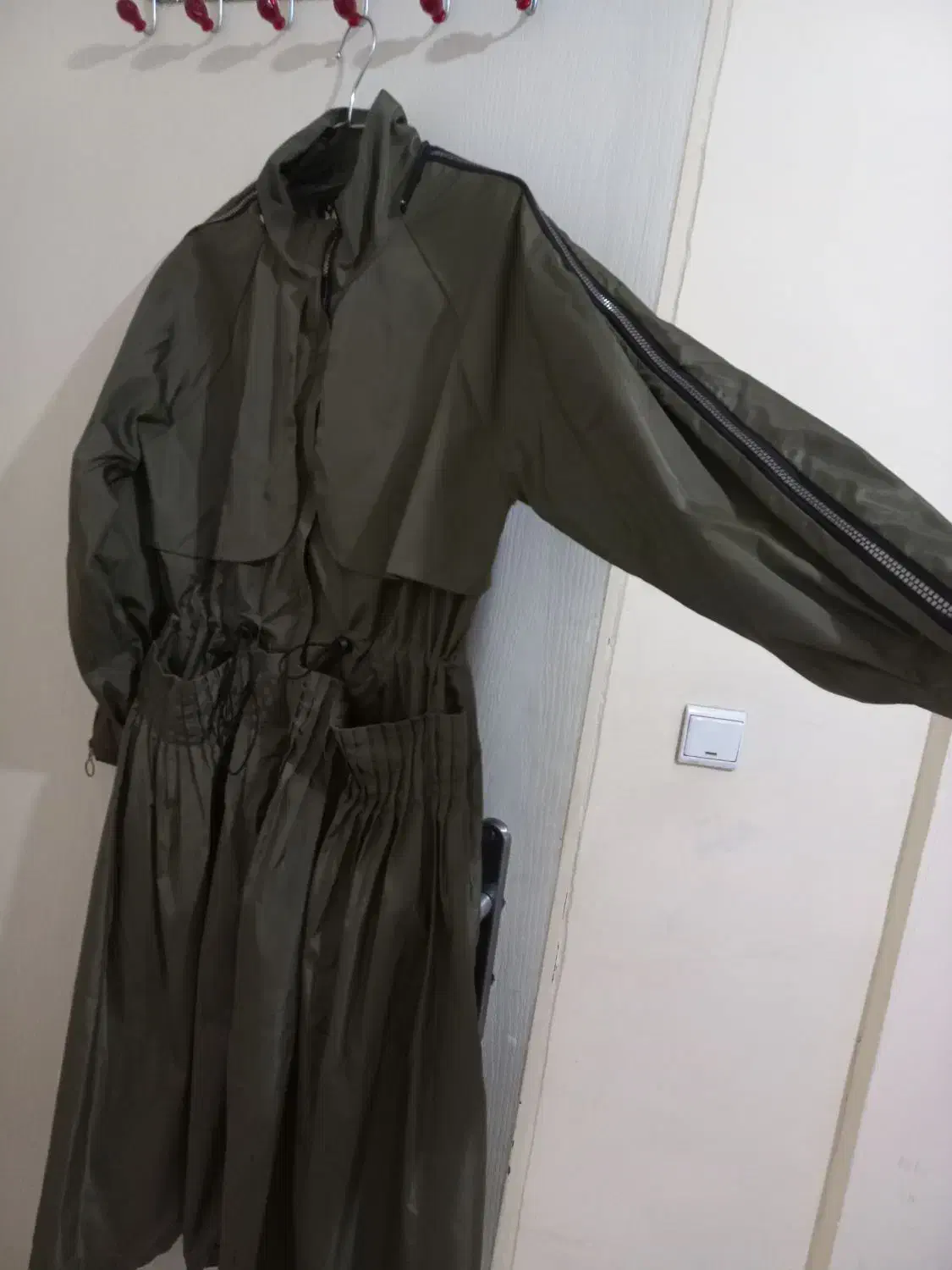 بارانی|لباس|پرند, فاز ۶|دیوار