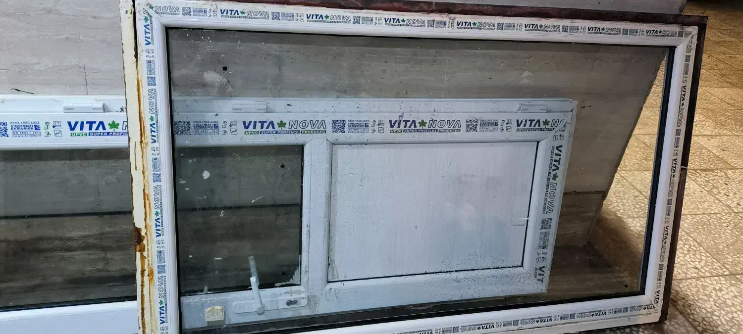 یک عدد درب ویک عدد پنچره یو پی وی سی|مصالح و تجهیزات ساختمان|شیراز, شهرک جماران|دیوار