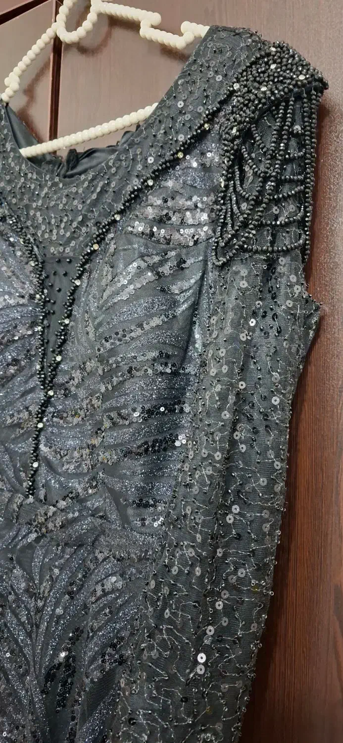 لباس مجلسی|لباس|باغ بهادران, |دیوار