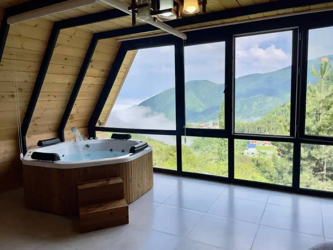 رزرو کلبه سوئیسی لاکچری چوبی جکوزی ویو جنگلی|اجارهٔ کوتاهمدت ویلا و باغ|رامسر, |دیوار