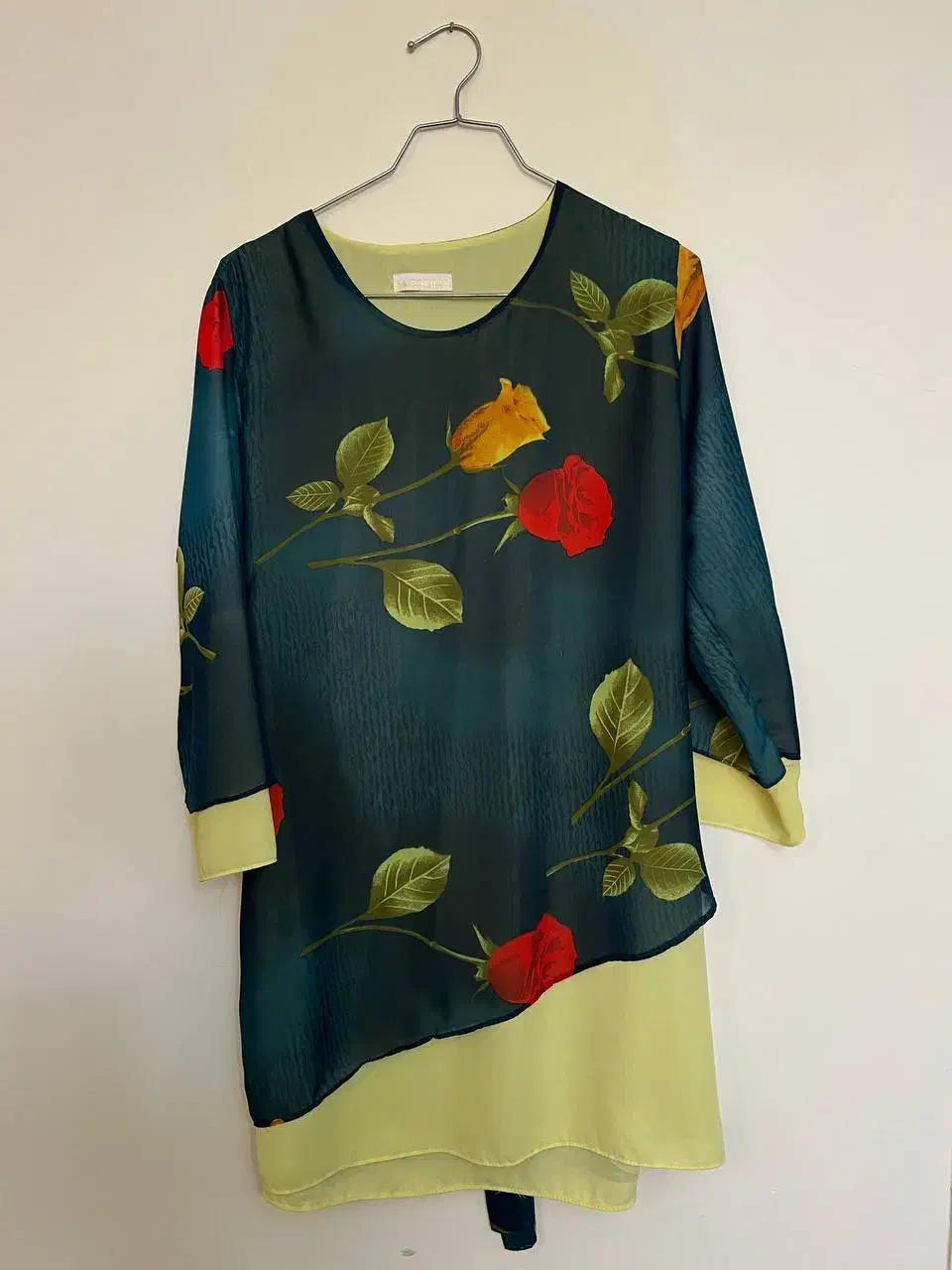 شومیز|لباس|اصفهان, سروستان|دیوار