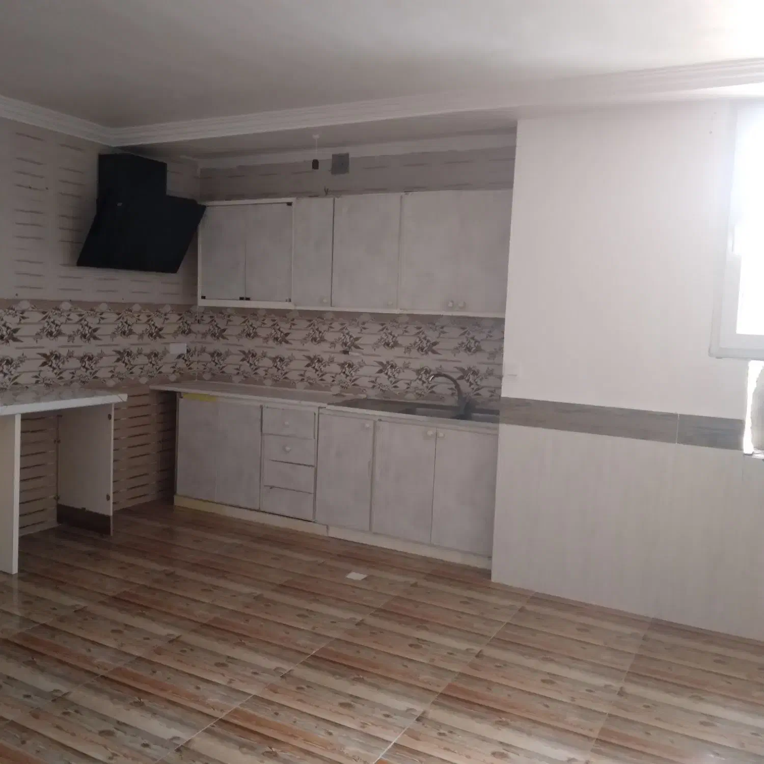 شاگرد کاشی کاری میخام|استخدام معماری، عمران و ساختمانی|کردکوی, |دیوار