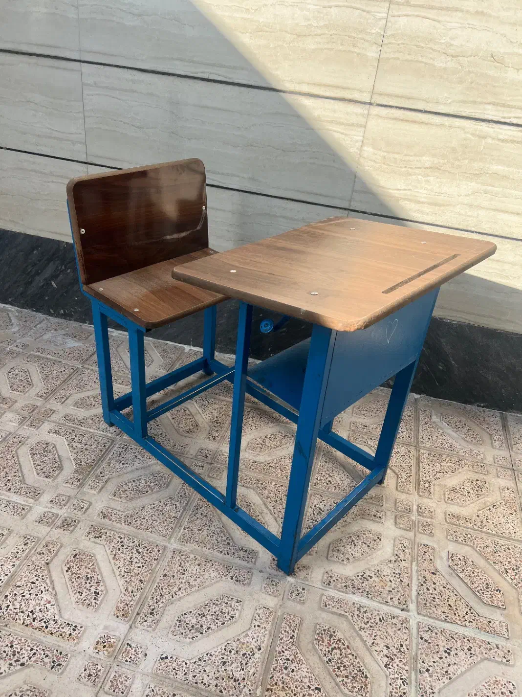 نیمکت تک صندلی|صندلی و نیمکت|خوی, |دیوار