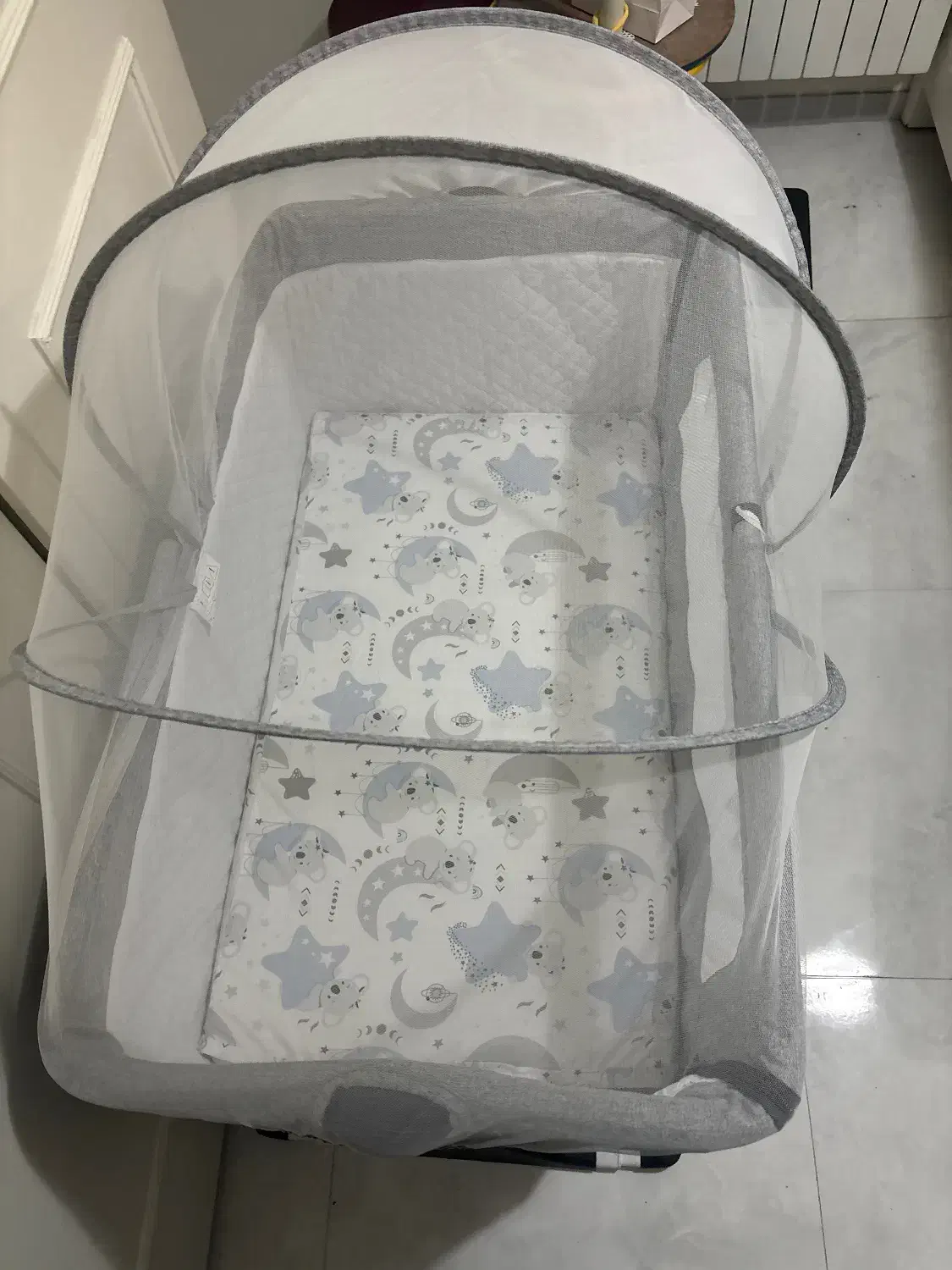 تخت کنار مادر زویه|تخت و صندلی بچه|تهران, سلسبیل شمالی|دیوار