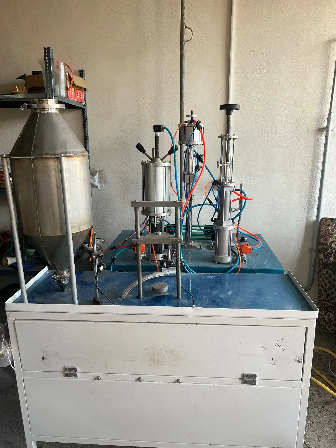 دستگاه اسپری پر کن و مایع پر کن چسب۱۲۳|ماشینآلات صنعتی|ارومیه, |دیوار