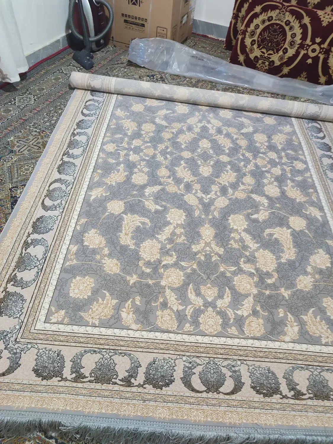 قالی نو هزار شانه|فرش|اسفراین, |دیوار