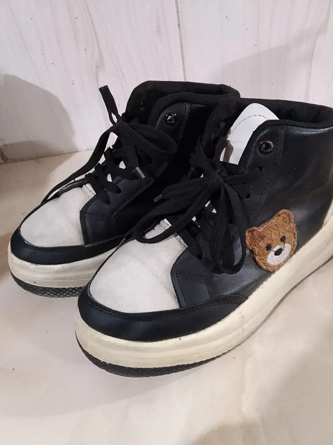 بوت|کیف، کفش، کمربند|نیشابور, مازول|دیوار