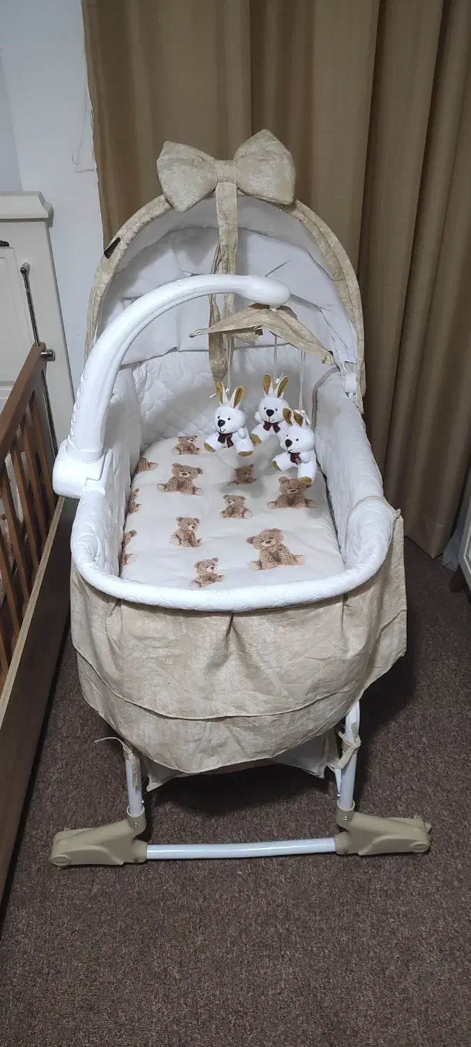 گهواره نوزاد|تخت و صندلی بچه|مشهد, حسابی جنوبی (شهرک غرب)|دیوار