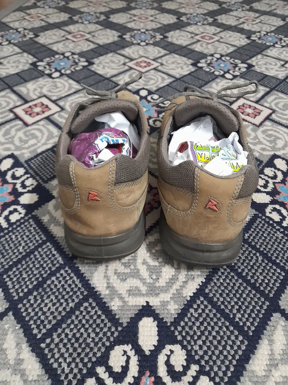 یک جفت کفش راحتی|کیف، کفش، کمربند|قرچک, باقرآباد|دیوار