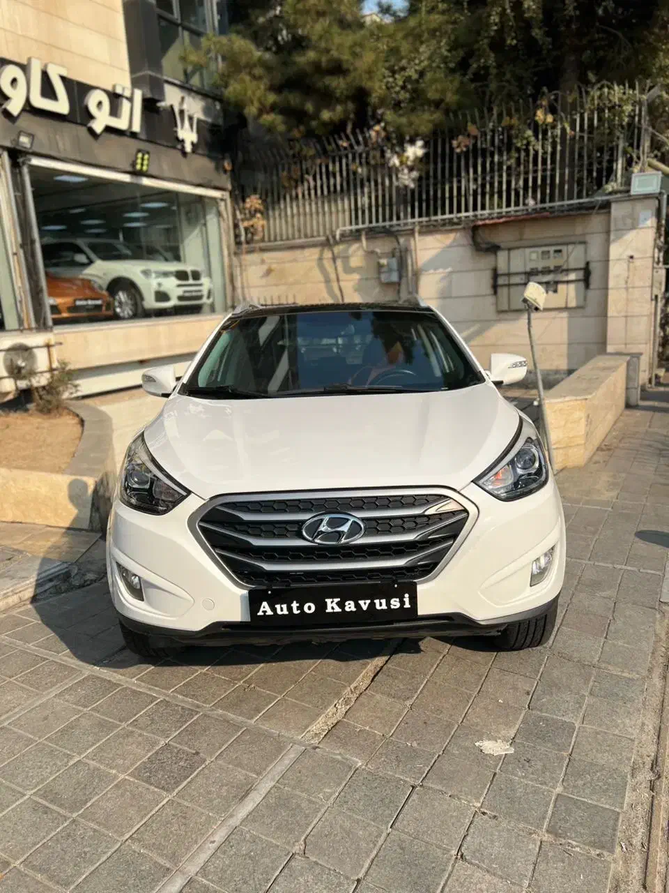 توسان 2014 سفید بدون رنگ|خودرو سواری و وانت|تهران, درختی|دیوار