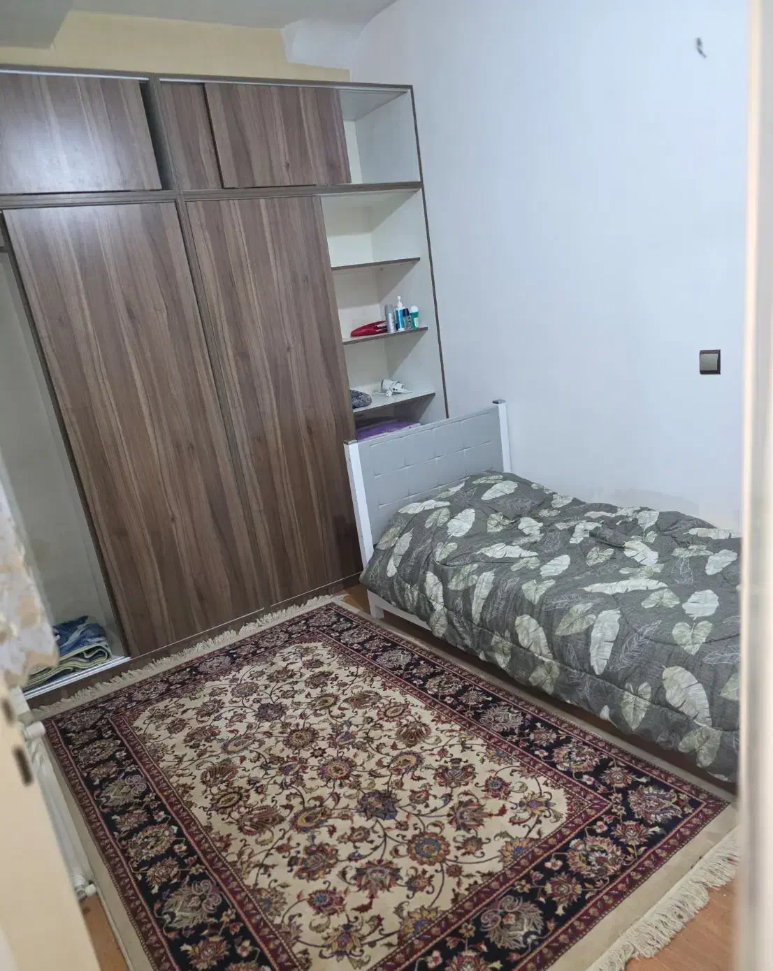 رهن کامل واحد ۵۲ متری همیلا با دو حیاط ۴۰ متری