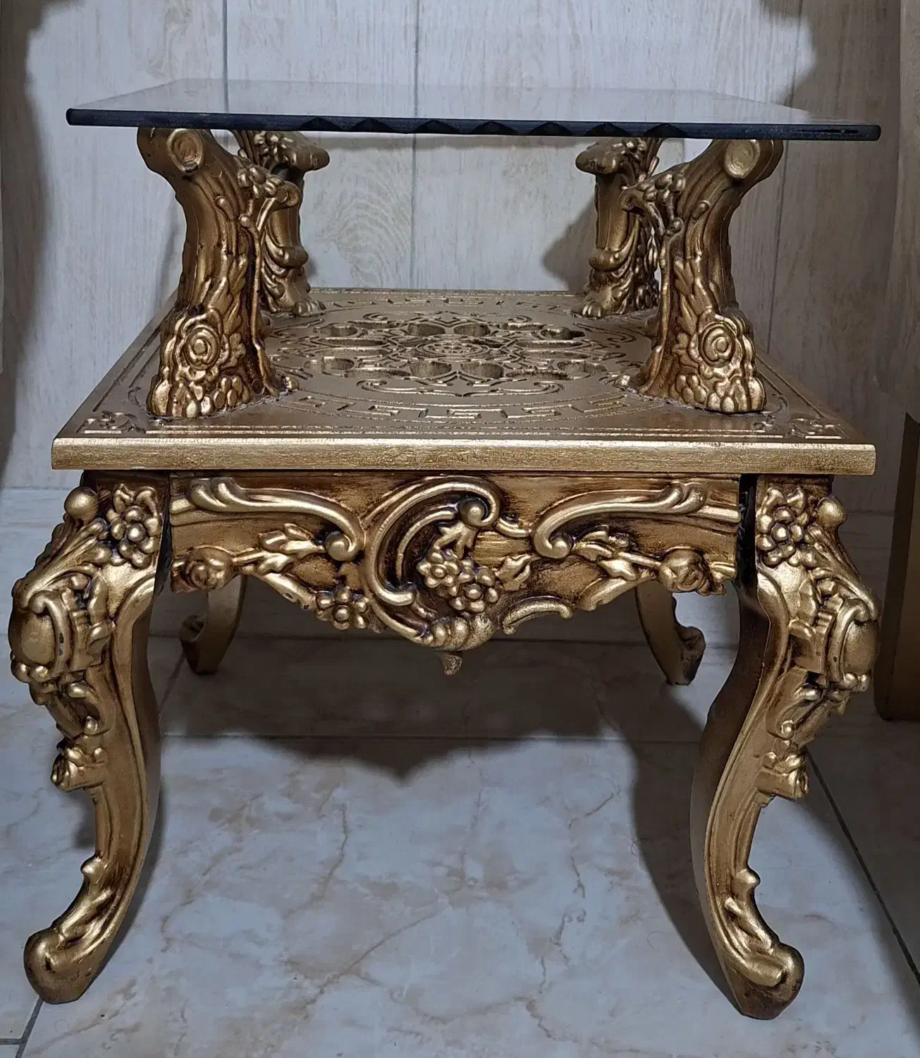 مبل در حد نو|مبلمان خانگی و میز عسلی|شیراز, کوشک میدان|دیوار