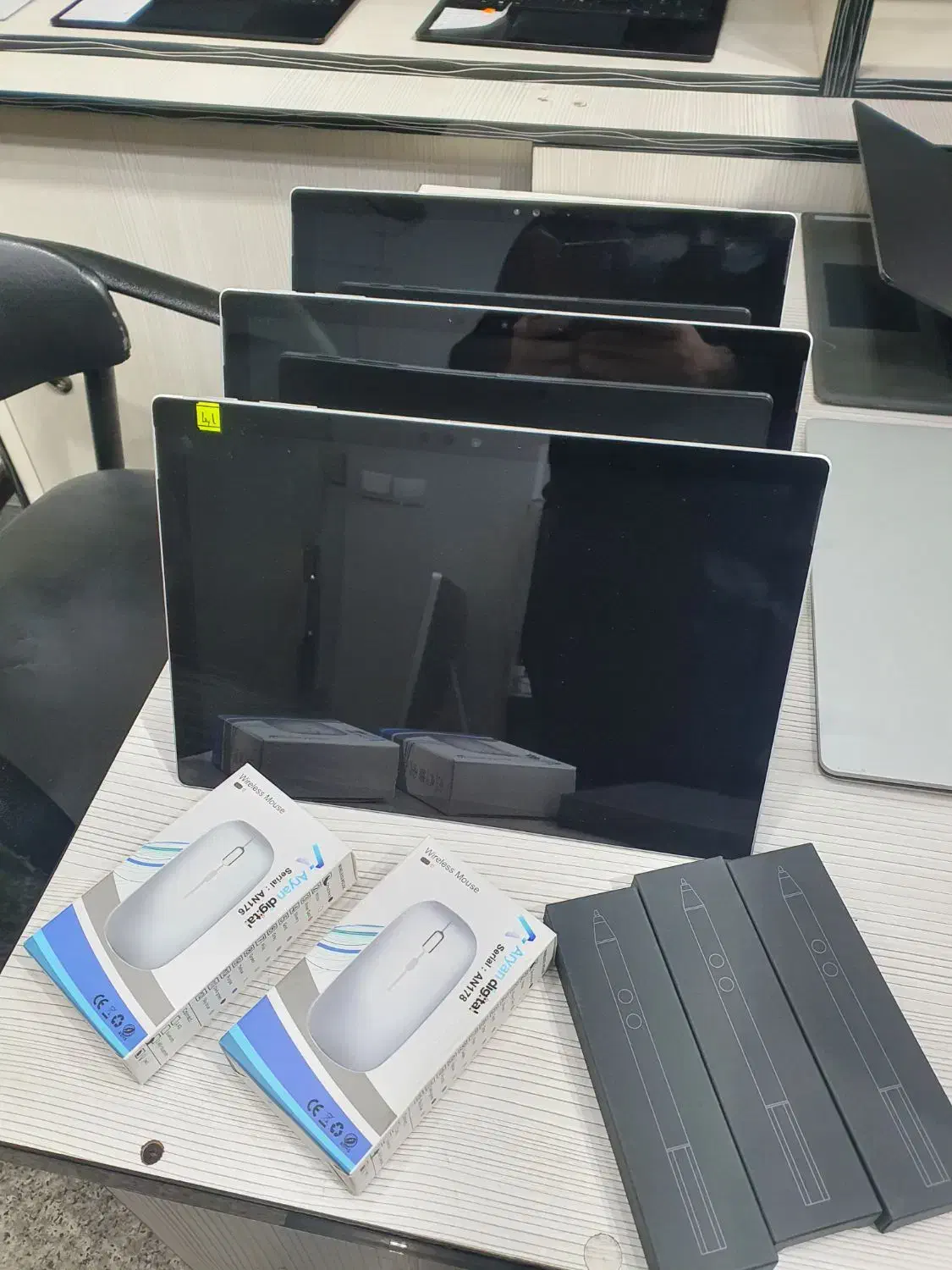 سرفیس پرو مایکروسافت ۵ و ۴  m3 بهمراه قلم و موس|تبلت|تهران, فلسطین (میدان انقلاب)|دیوار