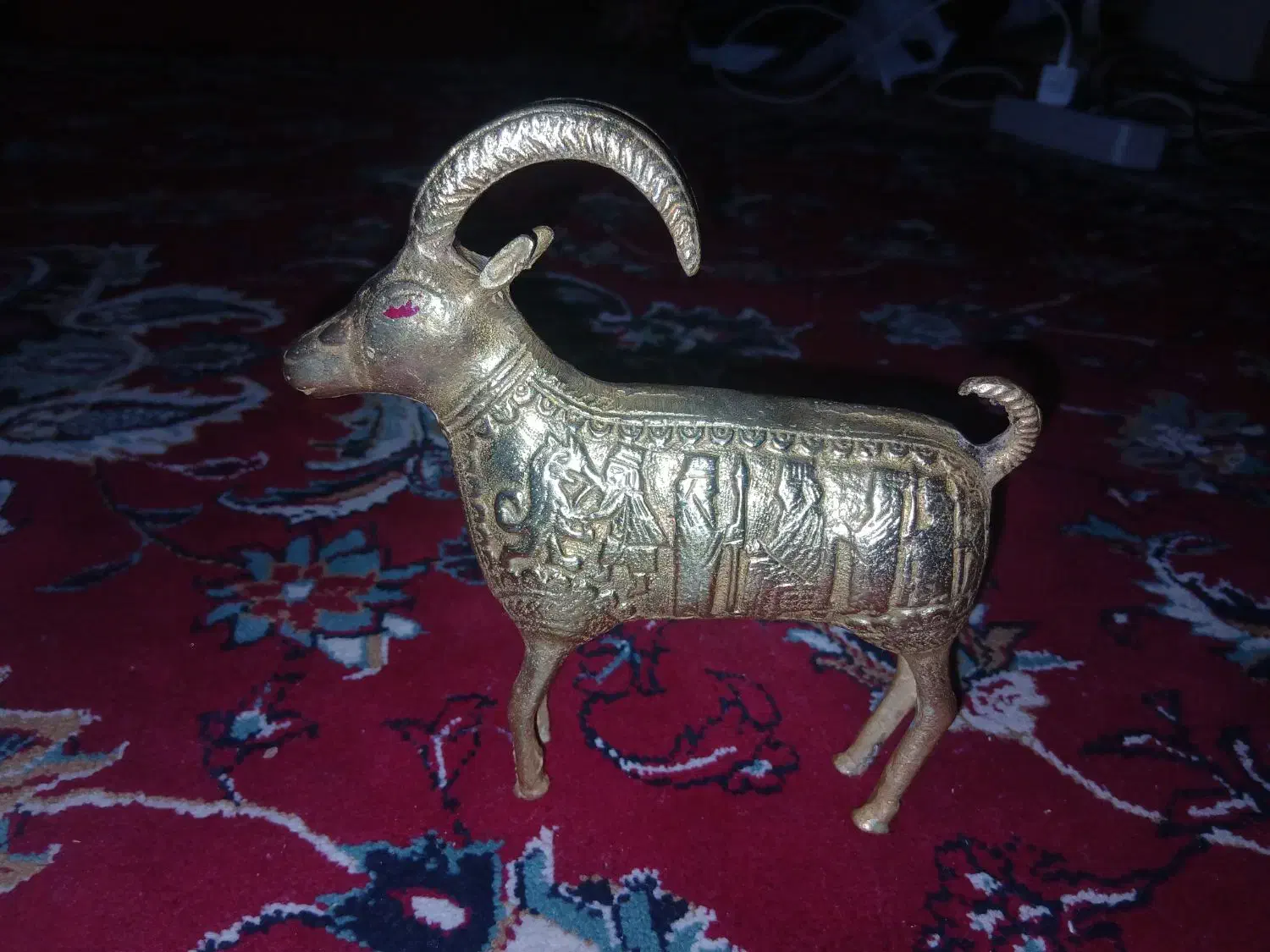 مجسمه برنجی زیر خاکی|کلکسیون اشیاء عتیقه|کردکوی, |دیوار