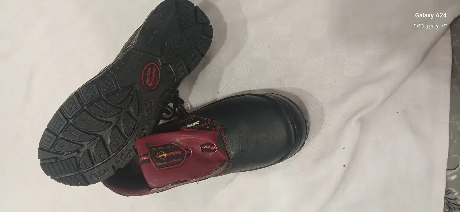 کفش ایمنی|کیف، کفش، کمربند|قائن, |دیوار