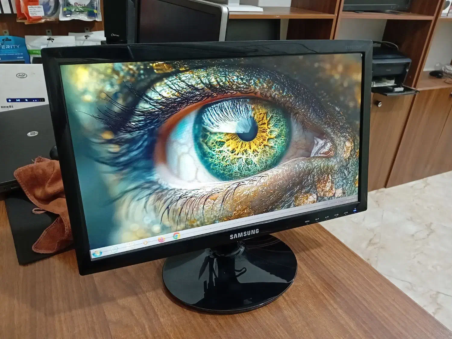 مانیتور 19 اینچ برند SAMSUNG با پایه فابریک|قطعات و لوازم جانبی رایانه|بابل, |دیوار