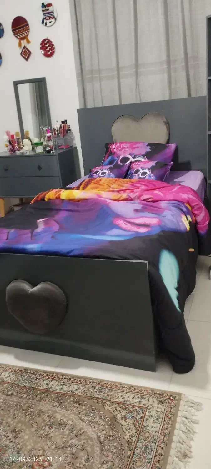 تخت وکتابخانهو میزتحریر|تخت و سرویس خواب|زاهدان, |دیوار