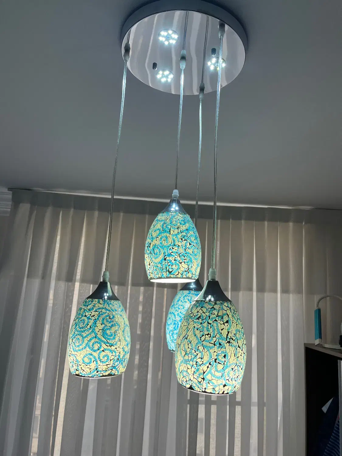 لوستر ۴ شاخه|لوستر و چراغ آویز|تهران, سردارجنگل|دیوار