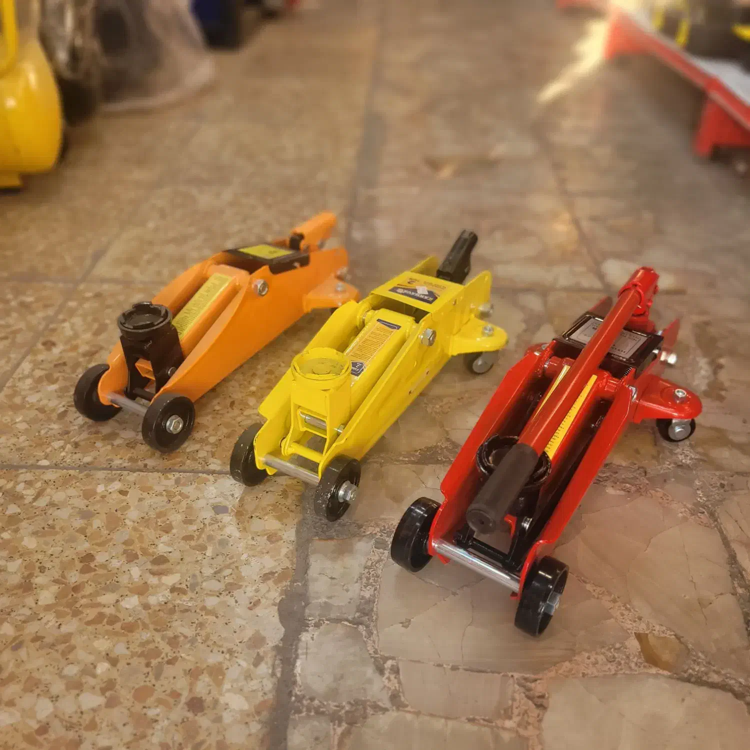 جک ۲ و ۳ و ۳/۵ سوسماری قابل حمل کیفی|قطعات یدکی و لوازم جانبی|شیراز, دروازه اصفهان|دیوار