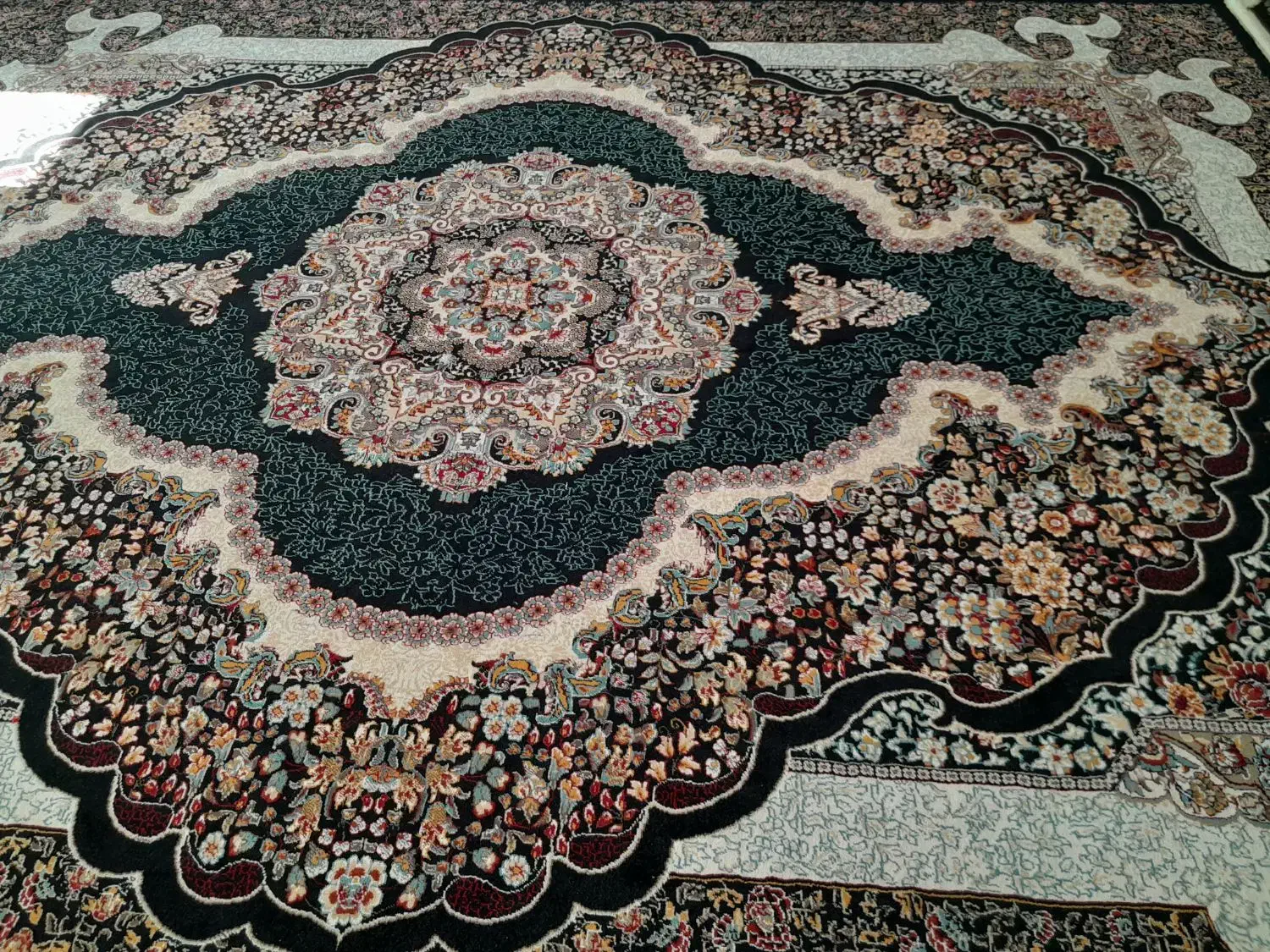 پشتی و فرش|فرش|سرپل ذهاب, |دیوار