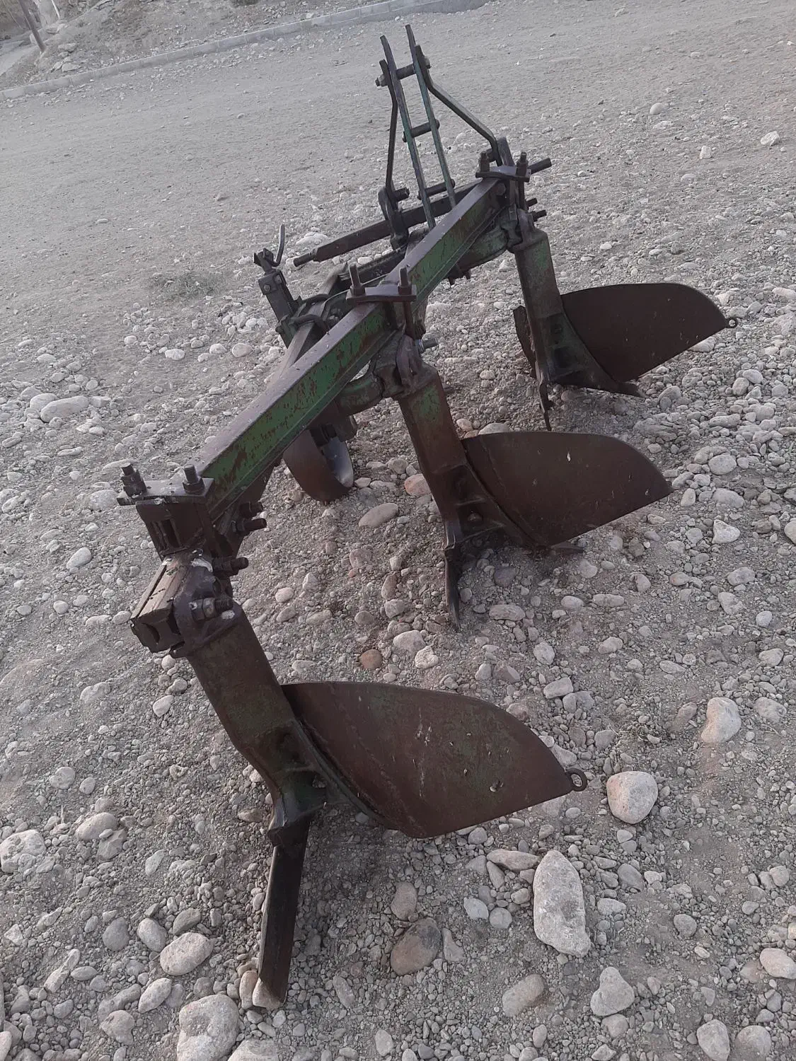 گاوآهن|ماشین‌آلات صنعتی|فامنین, |دیوار