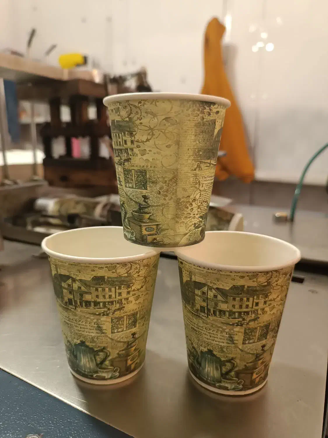 لیوان کاغذی ۲۲۰ درجه یک|ظروف نگهدارنده، پلاستیکی، یکبارمصرف|کوهسار (البرز), |دیوار