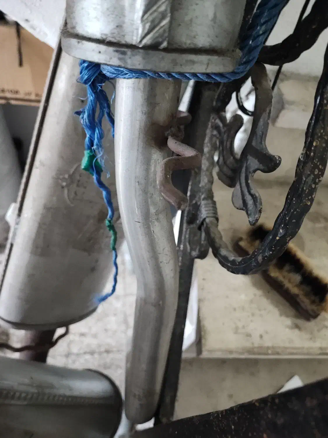 انباری وسط اگزوز سمند وپارس با موتور قدیم|قطعات یدکی و لوازم جانبی|لاهیجان, کوی آزادگان|دیوار