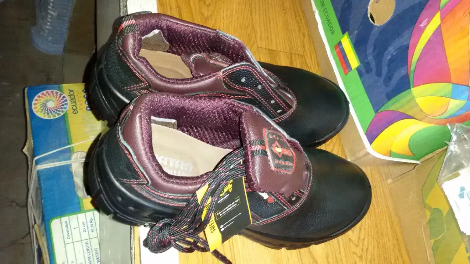 کفش ایمنی|کیف، کفش، کمربند|اصفهان, سرچشمه|دیوار