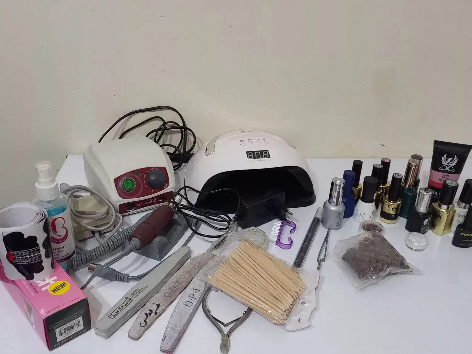 وسایل کاشت ناخن و میز در حد نو|آرایشی، بهداشتی، درمانی|اهواز, کمپلو جنوبی|دیوار