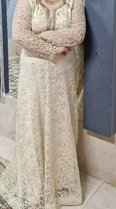 لباس مجلسی|لباس|برخوار, |دیوار