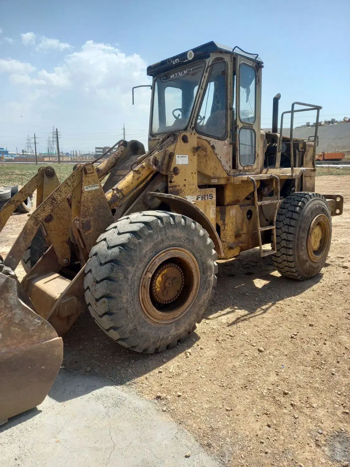 لودر اف آر ۱۵|خودرو سنگین|زنجان, |دیوار