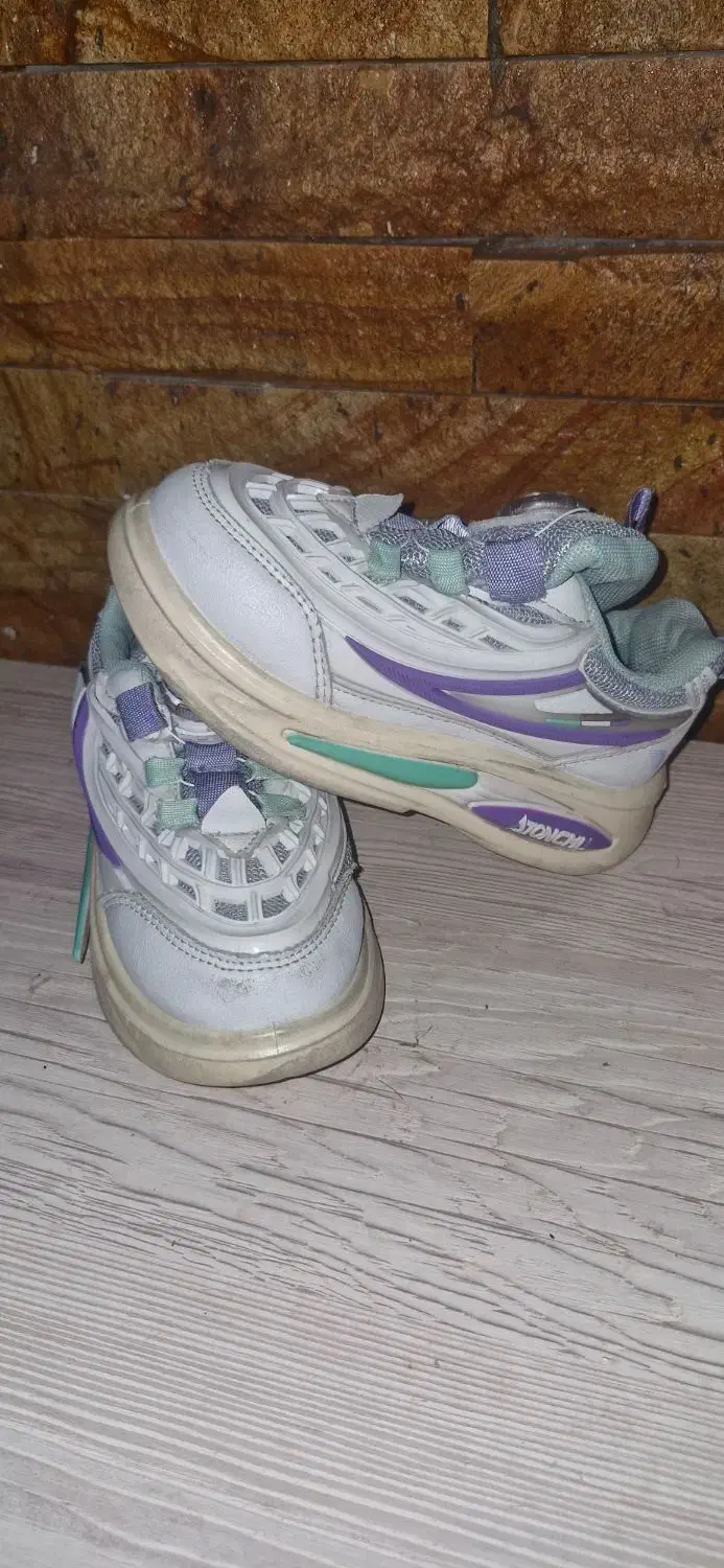 کفش اسپورت  زیبا|کفش و لباس بچه|مرودشت, فاز دوم شهرک فرهنگیان|دیوار