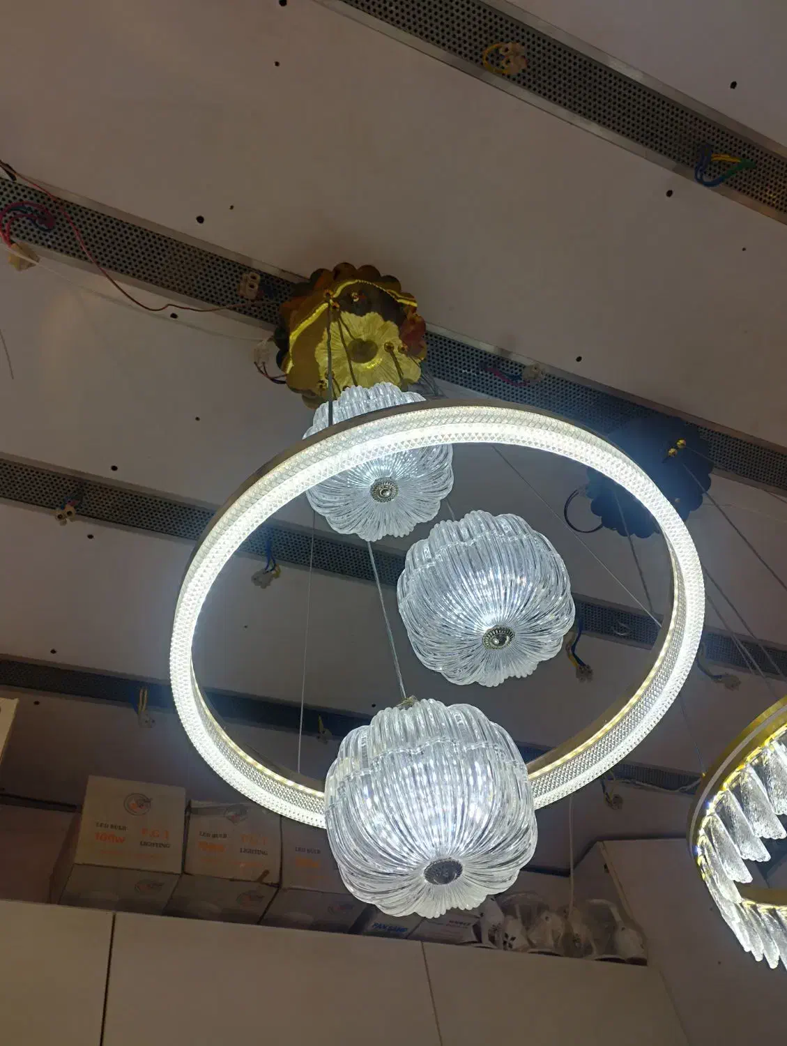 آویز ال ای دی سه حالته|لوستر و چراغ آویز|اصفهان, چرخاب|دیوار