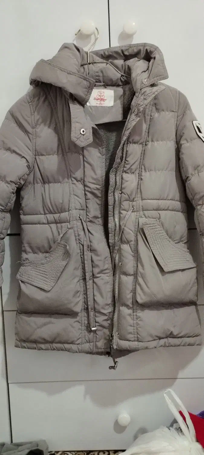 کاپشن و یک جفت کتانی|کفش و لباس بچه|رشت, پیرکلاچای|دیوار