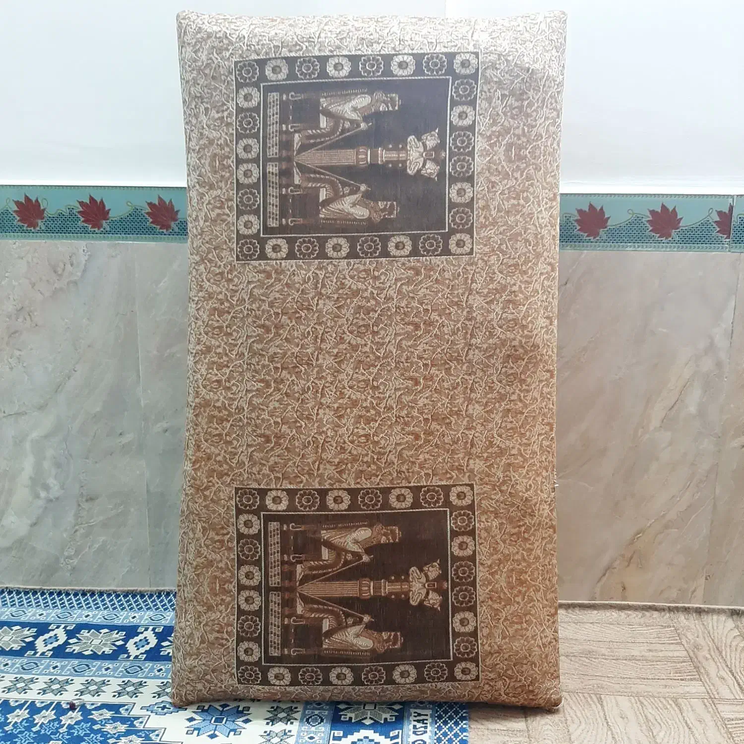 دوجفت پشتی هخامنشی|پشتی|نسیم‌شهر, |دیوار